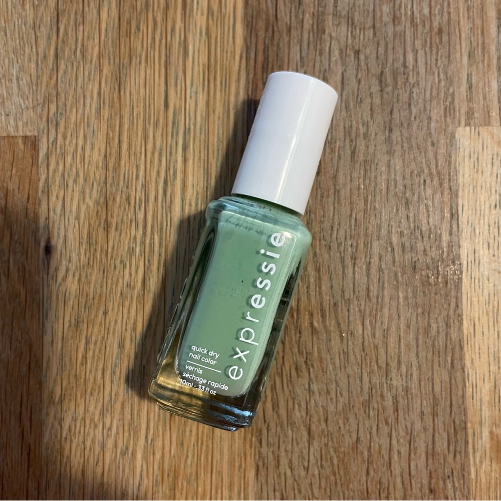 🌟 FREE Add-On Essie Nail Polish